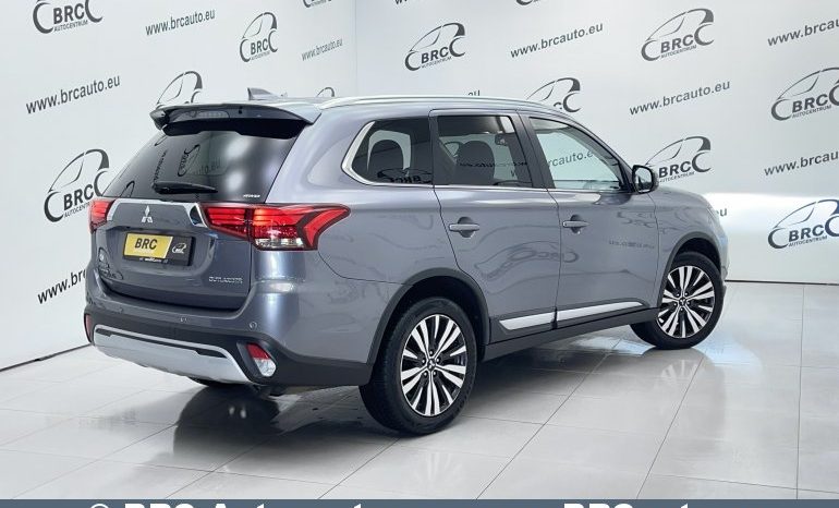 Mitsubishi Outlander 2.0 4WD Automatas 2019 full