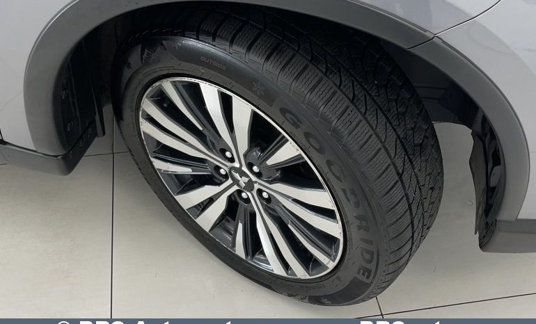Mitsubishi Outlander 2.0 4WD Automatas 2019 full
