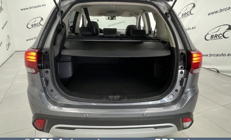 Mitsubishi Outlander 2.0 4WD Automatas 2019 full