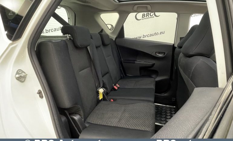 Toyota Verso-S 1.3i 2012 full