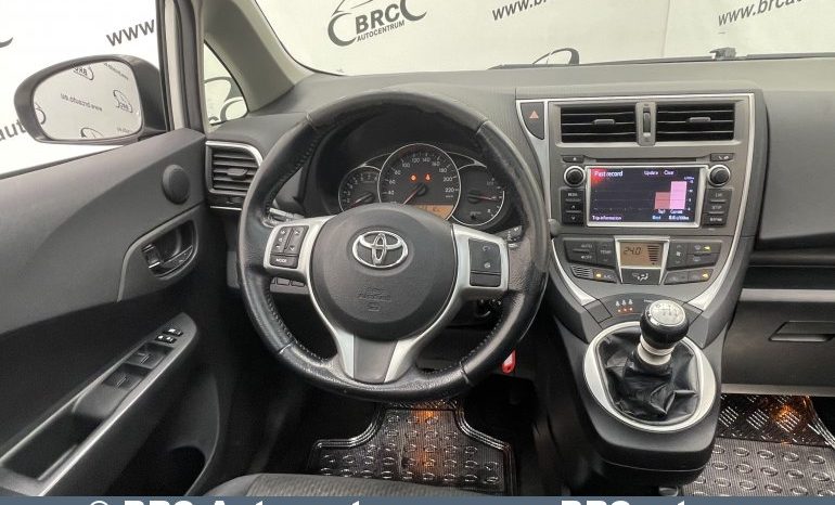 Toyota Verso-S 1.3i 2012 full