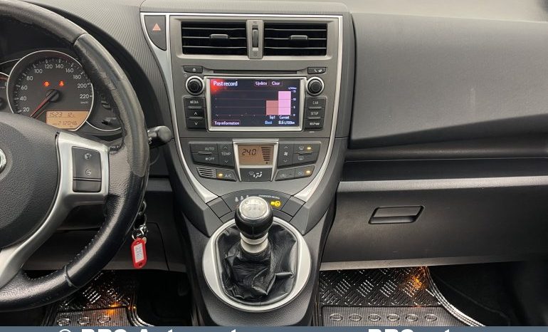Toyota Verso-S 1.3i 2012 full
