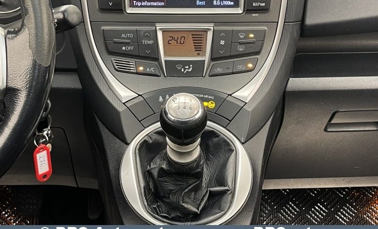 Toyota Verso-S 1.3i 2012 full