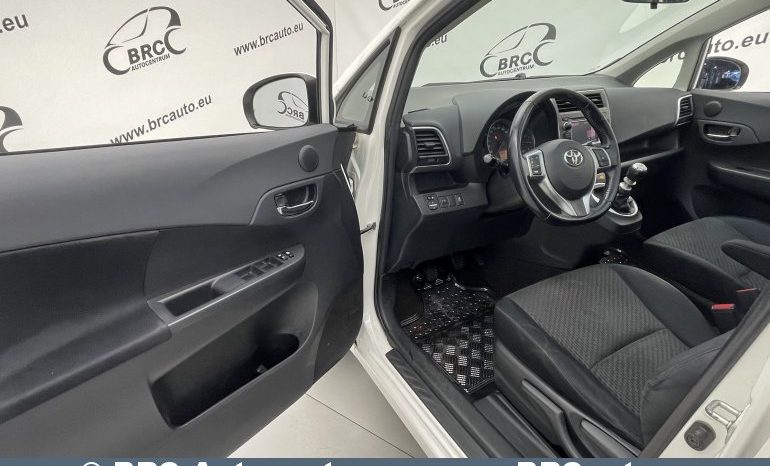 Toyota Verso-S 1.3i 2012 full