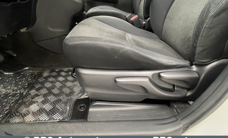 Toyota Verso-S 1.3i 2012 full