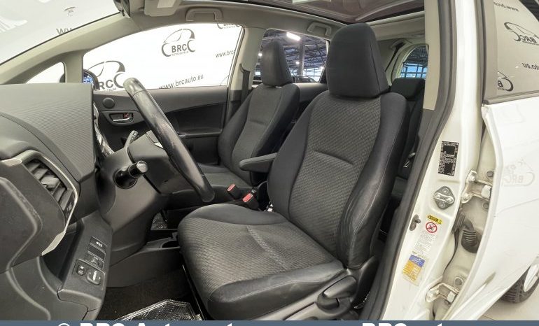 Toyota Verso-S 1.3i 2012 full