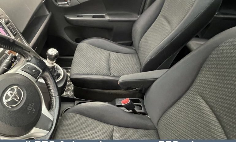 Toyota Verso-S 1.3i 2012 full
