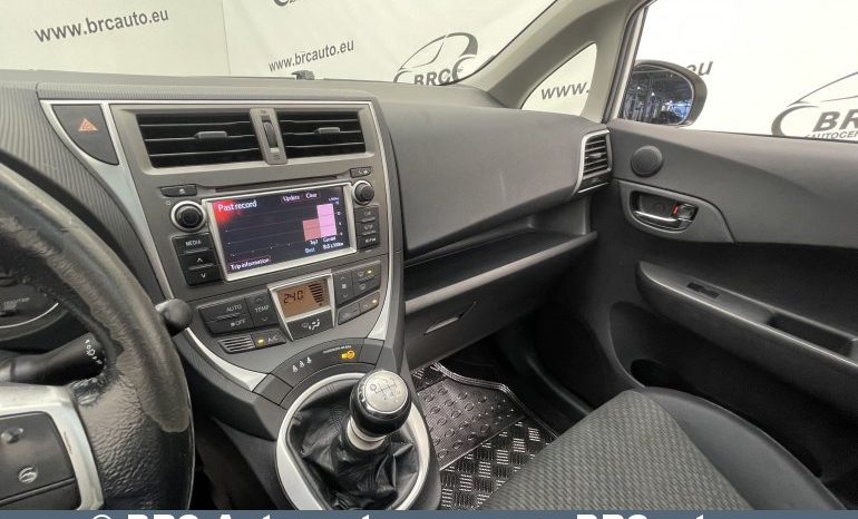 Toyota Verso-S 1.3i 2012 full