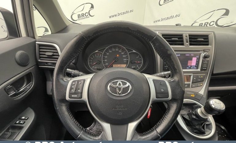 Toyota Verso-S 1.3i 2012 full
