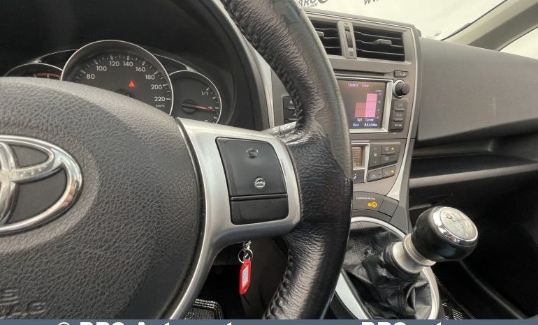 Toyota Verso-S 1.3i 2012 full