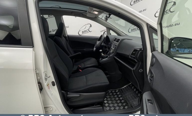 Toyota Verso-S 1.3i 2012 full