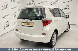 Toyota Verso-S 1.3i 2012 full