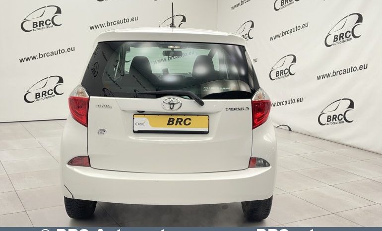 Toyota Verso-S 1.3i 2012 full