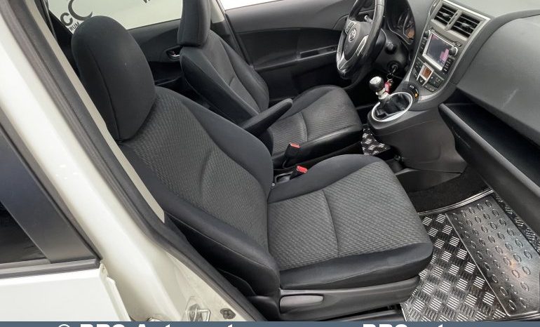Toyota Verso-S 1.3i 2012 full