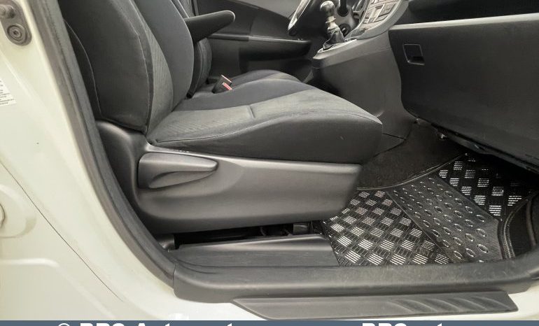 Toyota Verso-S 1.3i 2012 full
