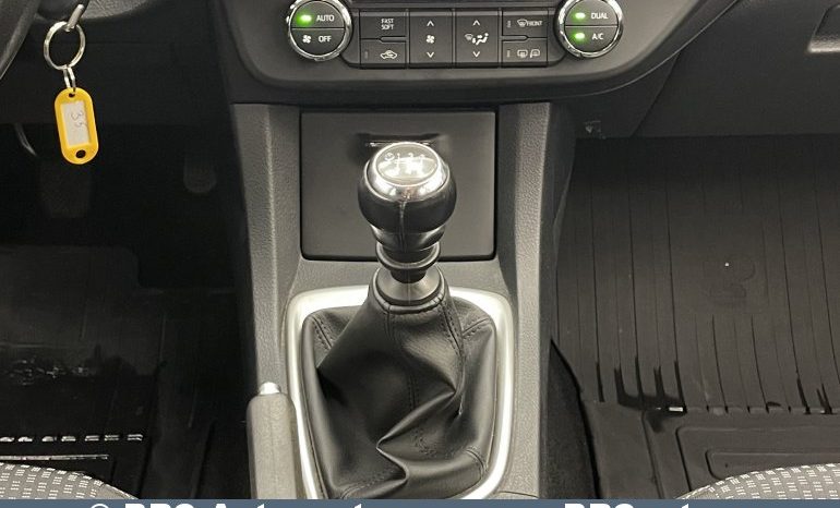 Toyota Corolla 1.6 Valvematic Active M 2016 full
