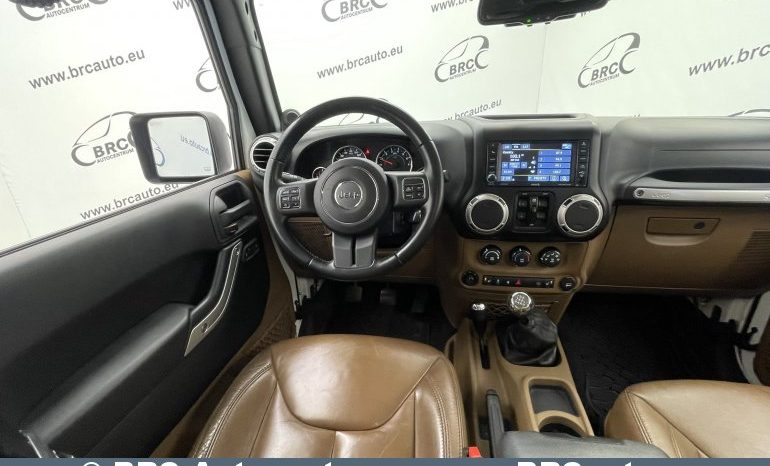 Jeep Wrangler U 3.6 V6 4WD 2014 full