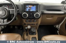 Jeep Wrangler U 3.6 V6 4WD 2014 full