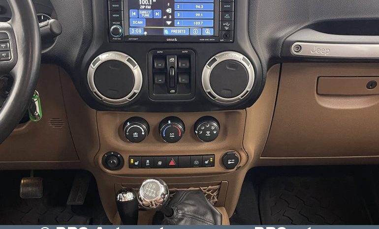 Jeep Wrangler U 3.6 V6 4WD 2014 full