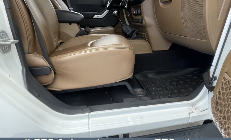 Jeep Wrangler U 3.6 V6 4WD 2014 full