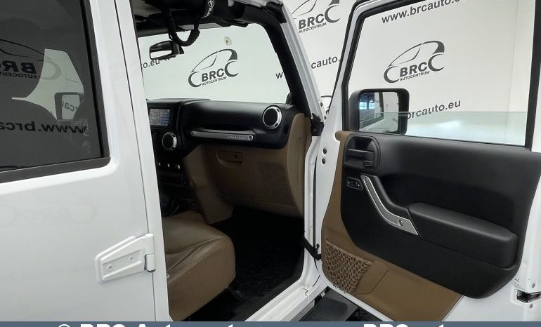 Jeep Wrangler U 3.6 V6 4WD 2014 full