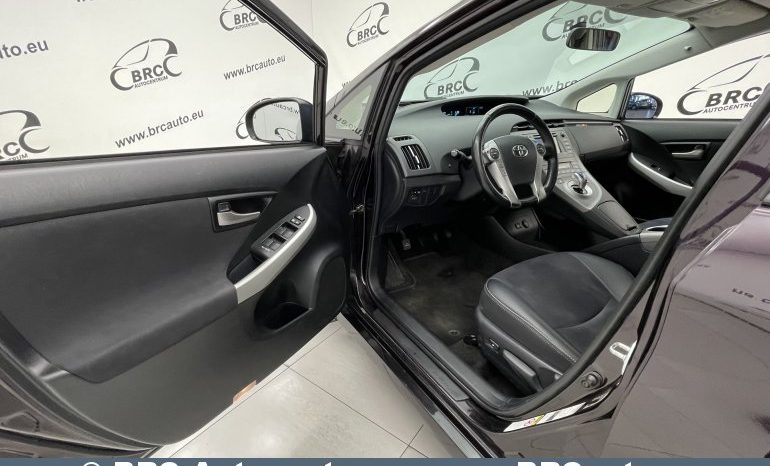 Toyota Prius 1.8 Hybrid Automatas 2013 full