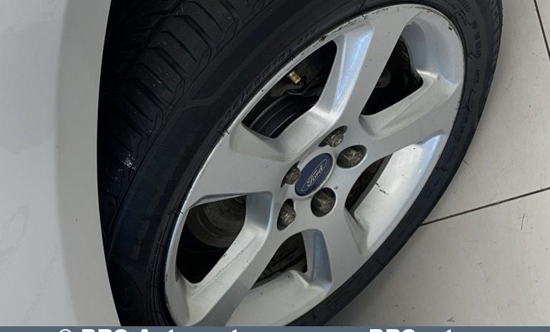 Ford Focus 1.6 Automatas 2015 full