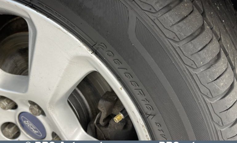 Ford Focus 1.6 Automatas 2015 full