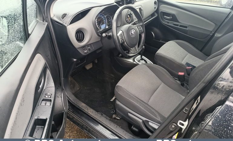 Toyota Yaris Hybrid 5d Hatchback 1.5 HSD Act 2017 full