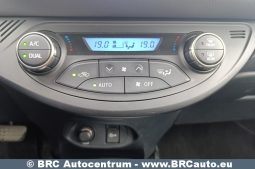 Toyota Yaris Hybrid 5d Hatchback 1.5 HSD Act 2017 full