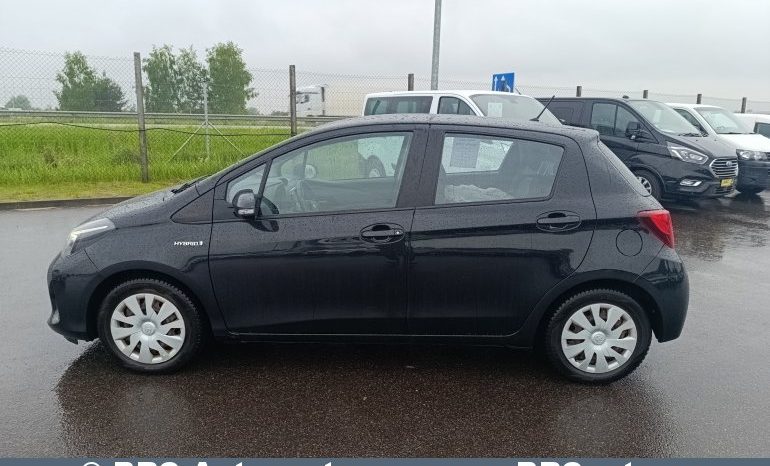 Toyota Yaris Hybrid 5d Hatchback 1.5 HSD Act 2017 full