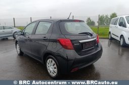 Toyota Yaris Hybrid 5d Hatchback 1.5 HSD Act 2017 full