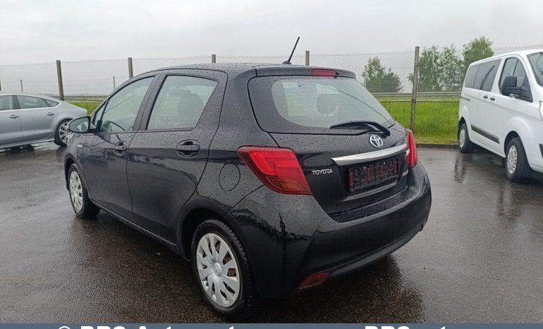 Toyota Yaris Hybrid 5d Hatchback 1.5 HSD Act 2017 full