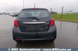 Toyota Yaris Hybrid 5d Hatchback 1.5 HSD Act 2017 full