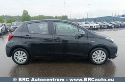 Toyota Yaris Hybrid 5d Hatchback 1.5 HSD Act 2017 full