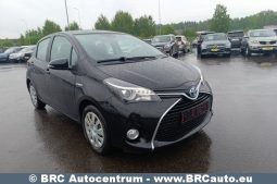 Toyota Yaris Hybrid 5d Hatchback 1.5 HSD Act 2017 full