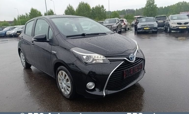 Toyota Yaris Hybrid 5d Hatchback 1.5 HSD Act 2017 full