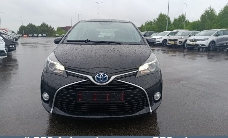 Toyota Yaris Hybrid 5d Hatchback 1.5 HSD Act 2017 full