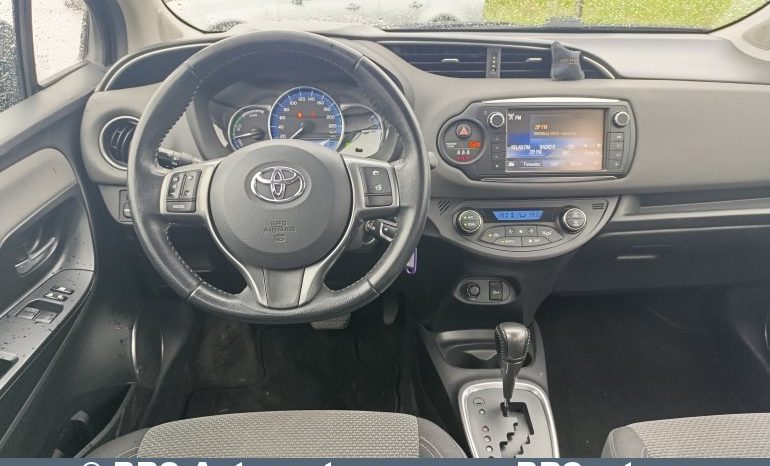 Toyota Yaris Hybrid 5d Hatchback 1.5 HSD Act 2017 full