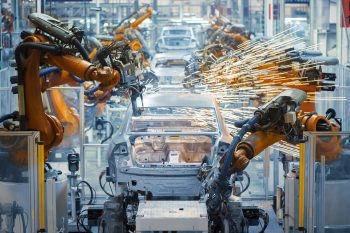 Automobilių gamykla (Shutterstock nuotr.)