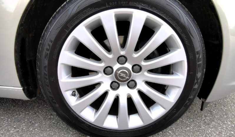 Opel Insignia 2010 full