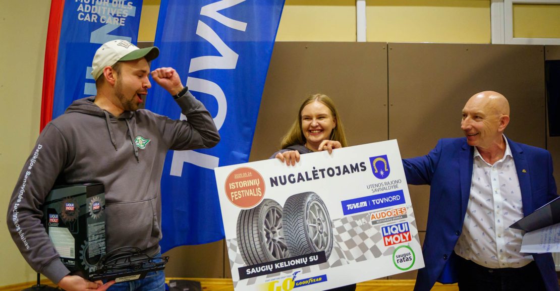 „Istorinių automobilių festivalis Utenos krašto keliais“ finišas, Karolio Seneckio nuotr.