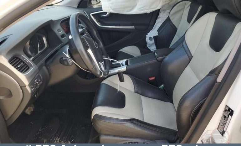 Volvo V60 Cross Country 2.0 T5 AWD Automatas 2017 full