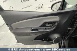 Toyota Yaris Hybrid 5d Hatchback 1.5 HSD Act 2017 full