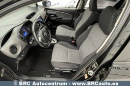 Toyota Yaris Hybrid 5d Hatchback 1.5 HSD Act 2017 full