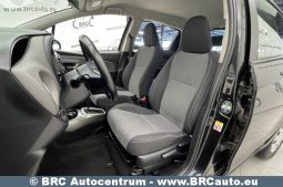 Toyota Yaris Hybrid 5d Hatchback 1.5 HSD Act 2017 full