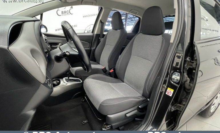 Toyota Yaris Hybrid 5d Hatchback 1.5 HSD Act 2017 full