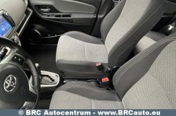 Toyota Yaris Hybrid 5d Hatchback 1.5 HSD Act 2017 full
