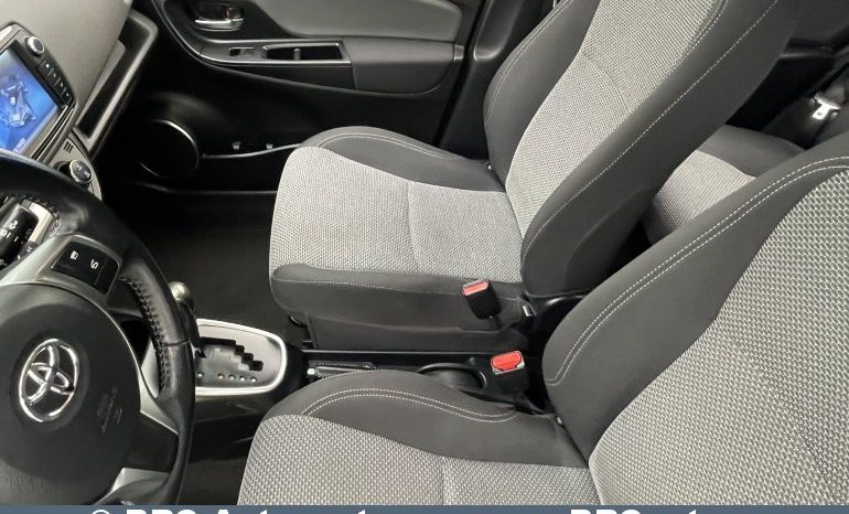 Toyota Yaris Hybrid 5d Hatchback 1.5 HSD Act 2017 full