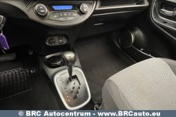 Toyota Yaris Hybrid 5d Hatchback 1.5 HSD Act 2017 full